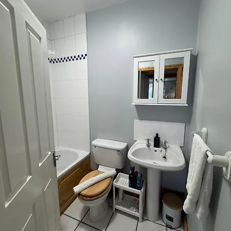 Modern Good Distance From And Airport 4people Apartment Dublin