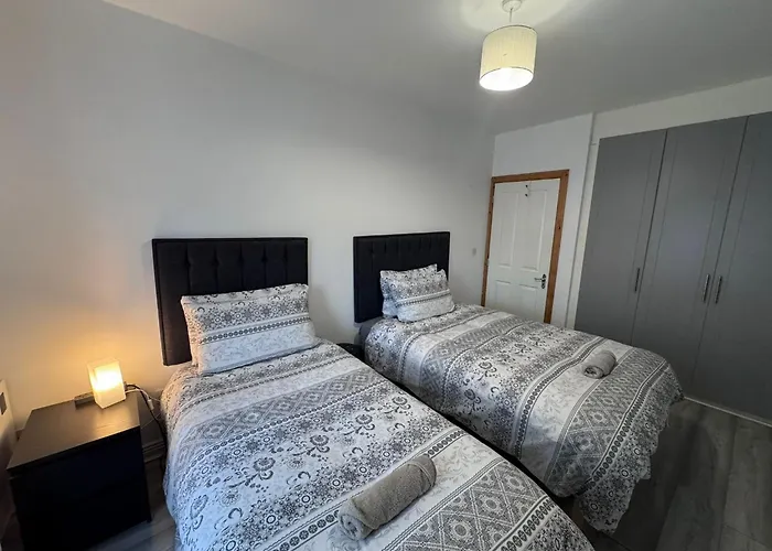 Modern Good Distance From And Airport 4people