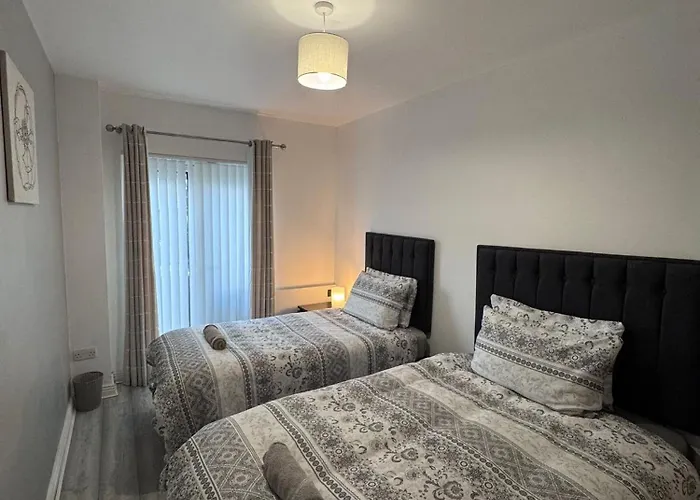 Modern Good Distance From And Airport 4people *