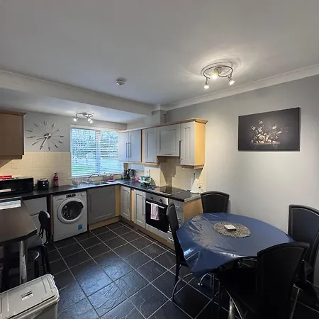 Apartamento Modern Good Distance From And Airport 4people