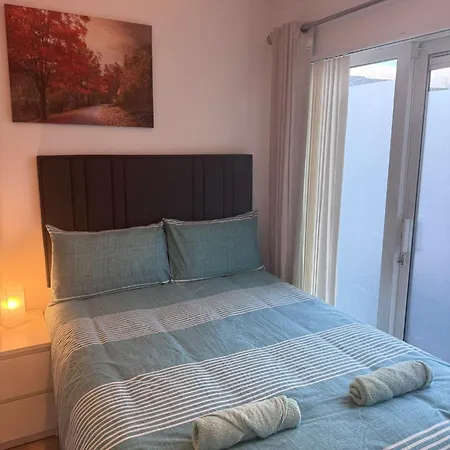 Apartamento Modern Good Distance From And Airport 4people *